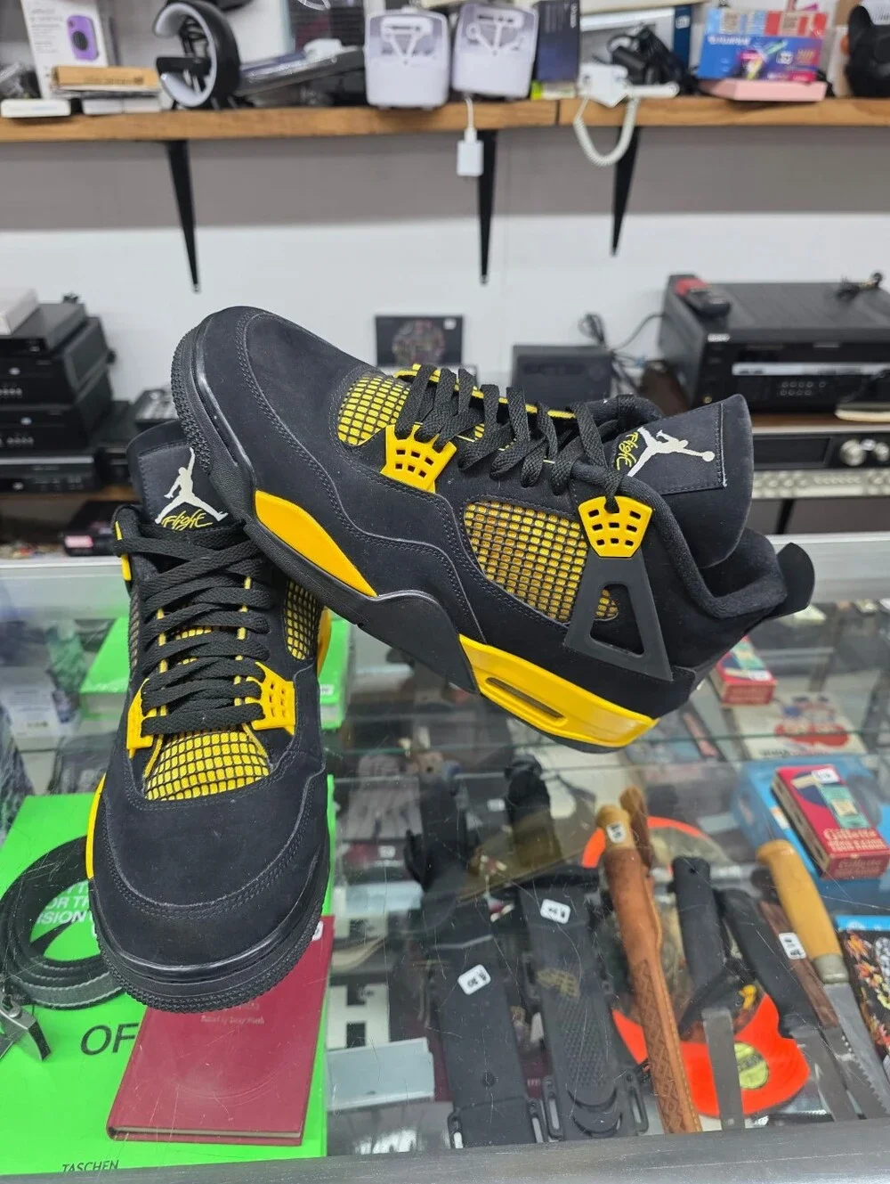 Nike Air Jordan 4 Retro Thunder Black/Tour Yellow DH6927-017 2023 Size 13